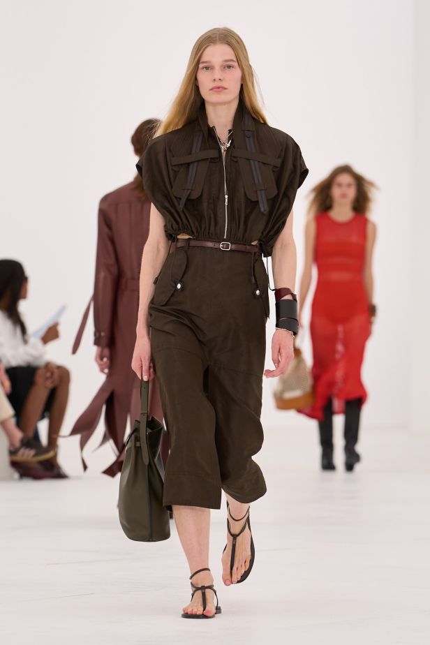 مجموعة ‏Hermès‏ لربيع وصيف 2027... تجسيد شكل الهواء وخفة لا تُزن