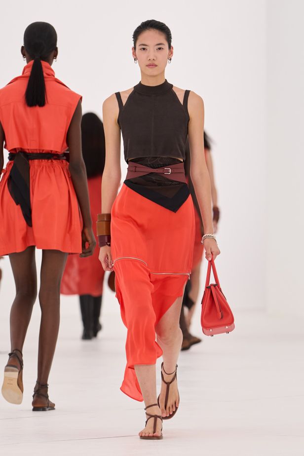 مجموعة ‏Hermès‏ لربيع وصيف 2027... تجسيد شكل الهواء وخفة لا تُزن
