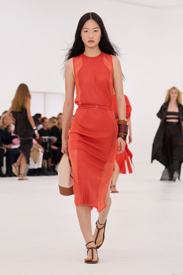 مجموعة ‏Hermès‏ لربيع وصيف 2027... تجسيد شكل الهواء وخفة لا تُزن