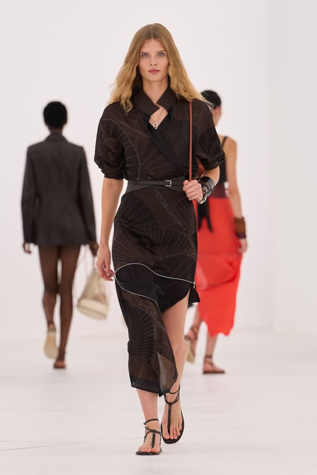 مجموعة ‏Hermès‏ لربيع وصيف 2027... تجسيد شكل الهواء وخفة لا تُزن
