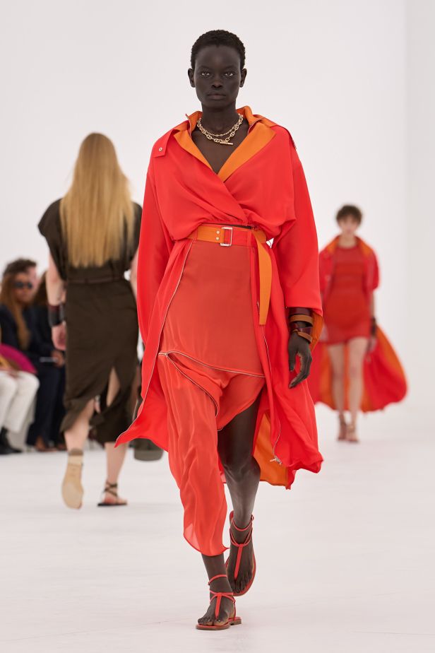 مجموعة ‏Hermès‏ لربيع وصيف 2027... تجسيد شكل الهواء وخفة لا تُزن