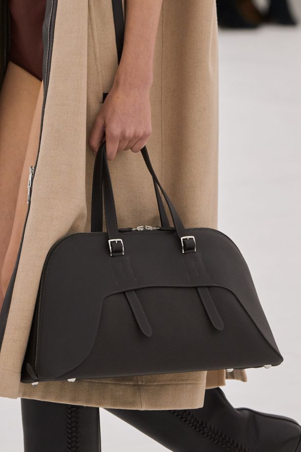 مجموعة ‏Hermès‏ لربيع وصيف 2027... تجسيد شكل الهواء وخفة لا تُزن