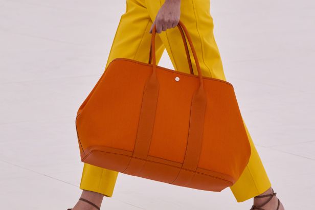 مجموعة ‏Hermès‏ لربيع وصيف 2027... تجسيد شكل الهواء وخفة لا تُزن