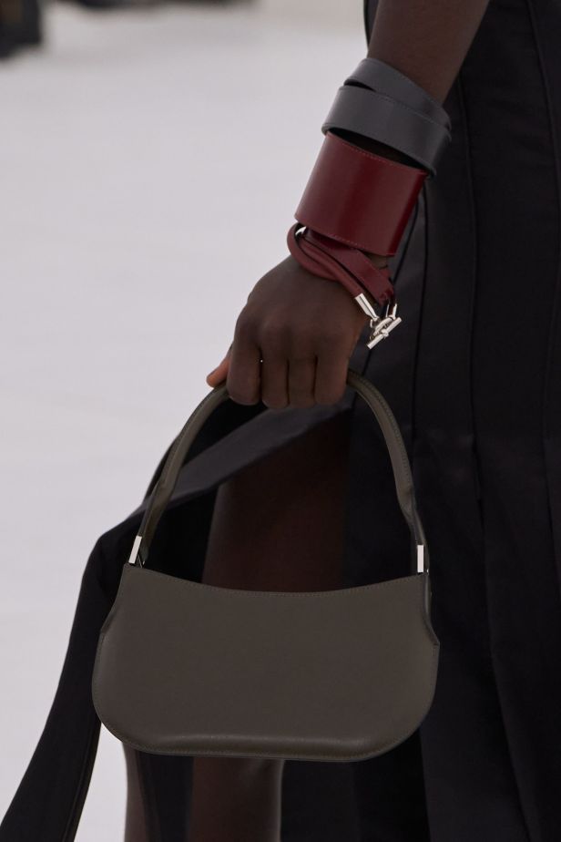 مجموعة ‏Hermès‏ لربيع وصيف 2027... تجسيد شكل الهواء وخفة لا تُزن