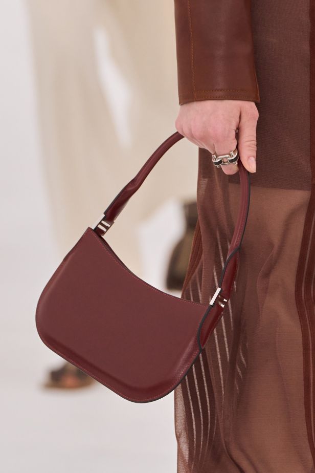 مجموعة ‏Hermès‏ لربيع وصيف 2027... تجسيد شكل الهواء وخفة لا تُزن