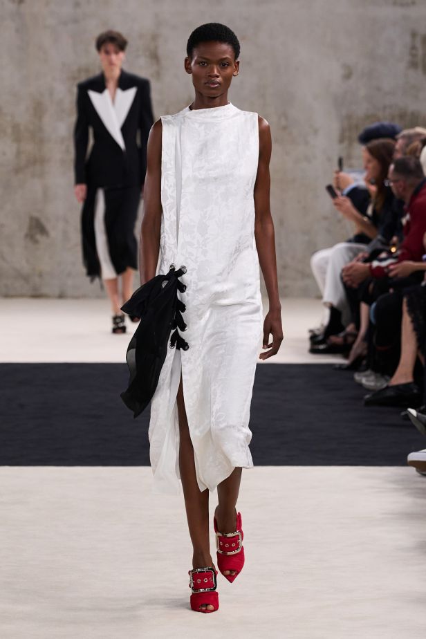مجموعةLanvin ‎ لربيع وصيف 2027... مستهلمة من جين لانفان إلى نجمات القرن العشرين