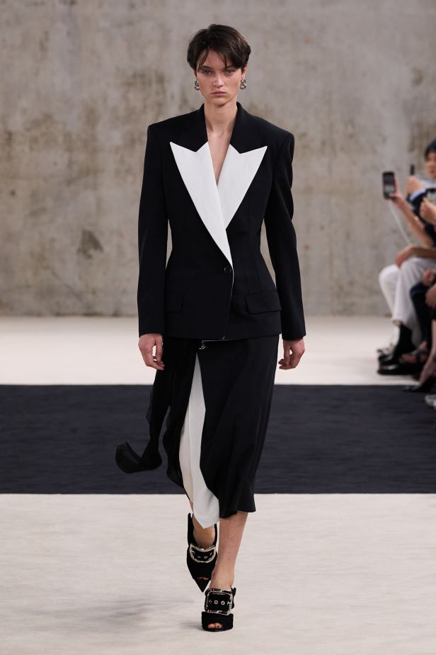 مجموعةLanvin ‎ لربيع وصيف 2027... مستهلمة من جين لانفان إلى نجمات القرن العشرين