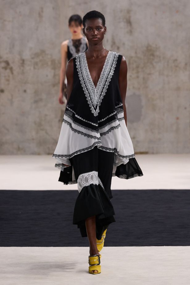 مجموعةLanvin ‎ لربيع وصيف 2027... مستهلمة من جين لانفان إلى نجمات القرن العشرين