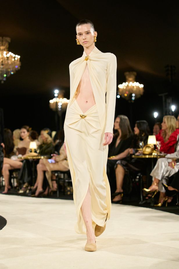 حين يجد خيال “سكياباريلي” وضوحه في مجموعة ربيع و صيف 2027 للملابس الجاهزة