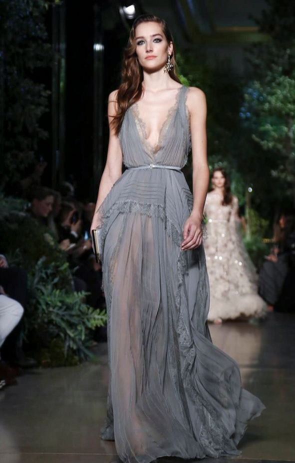 Elie Saab يمنح سندريلا سحر شهرزاد