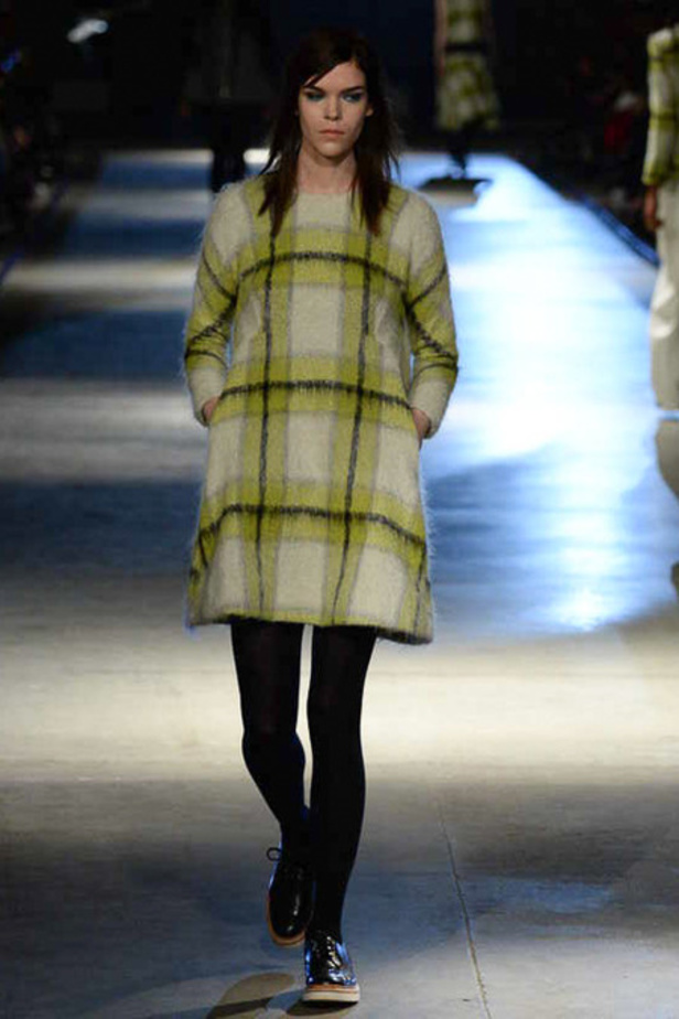 أزياء Giles... تفاصيل صغيرة تصنع الدهشة