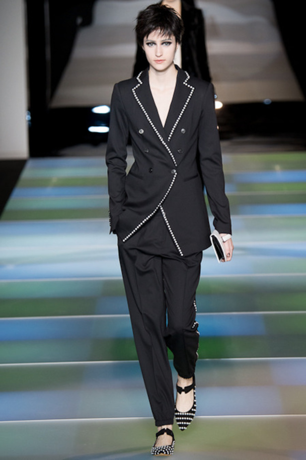 Emporio Armani يجمع تاريخ الموضة في عرض واحد