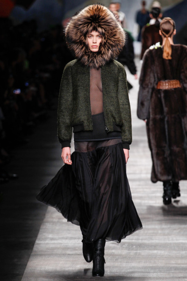 Fendi... دفء الفرو ونعومة البنفسج