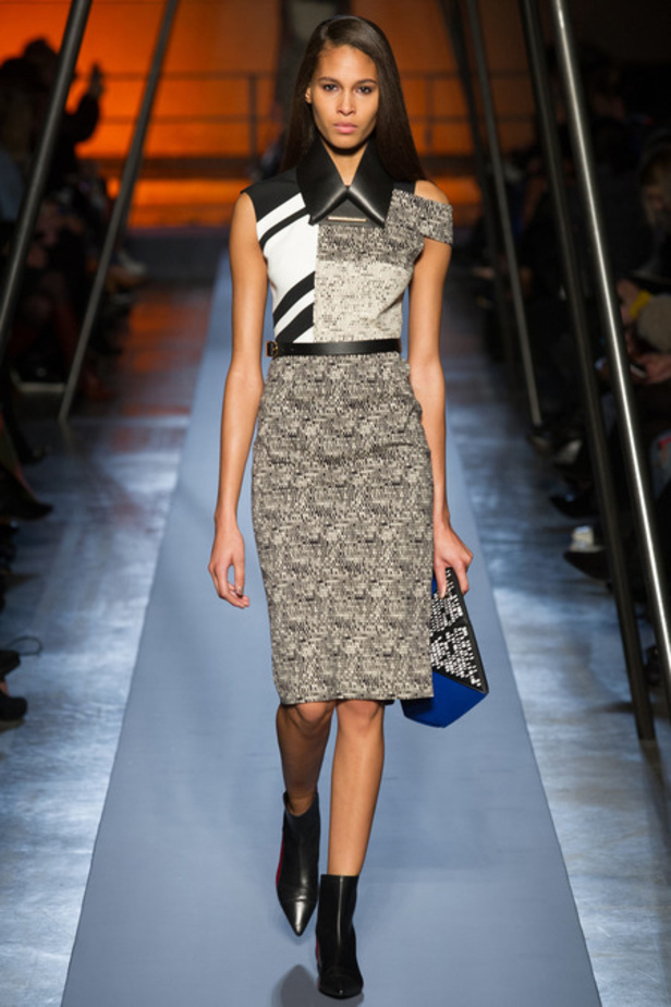 Roland Mouret خريف غير عادي بالأحمر 