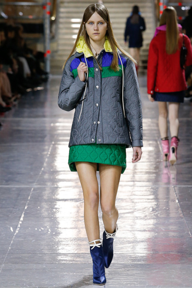 خريف Miu Miu... جمال بألوان السماء السبعة