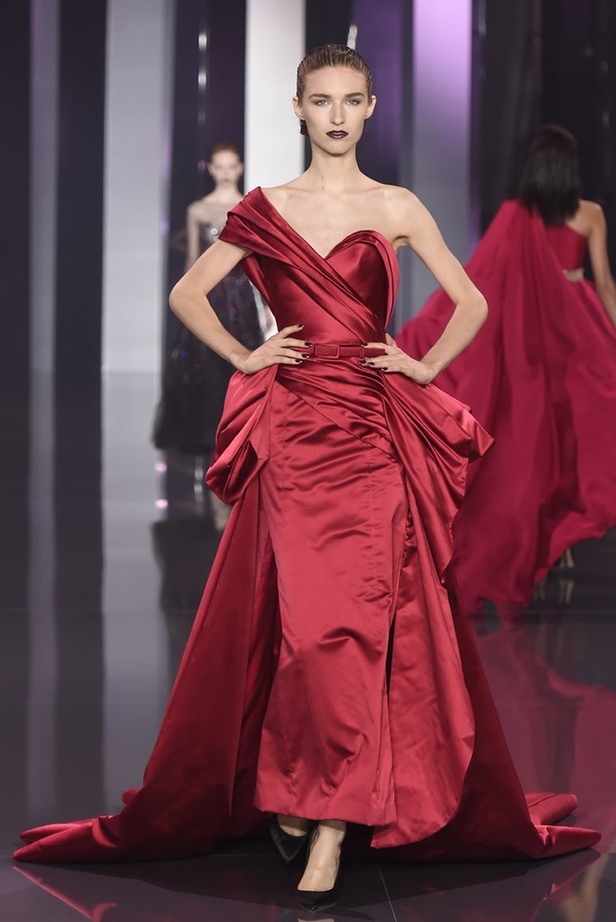 Ralph & Russo مجموعة تحبس الأنفاس!