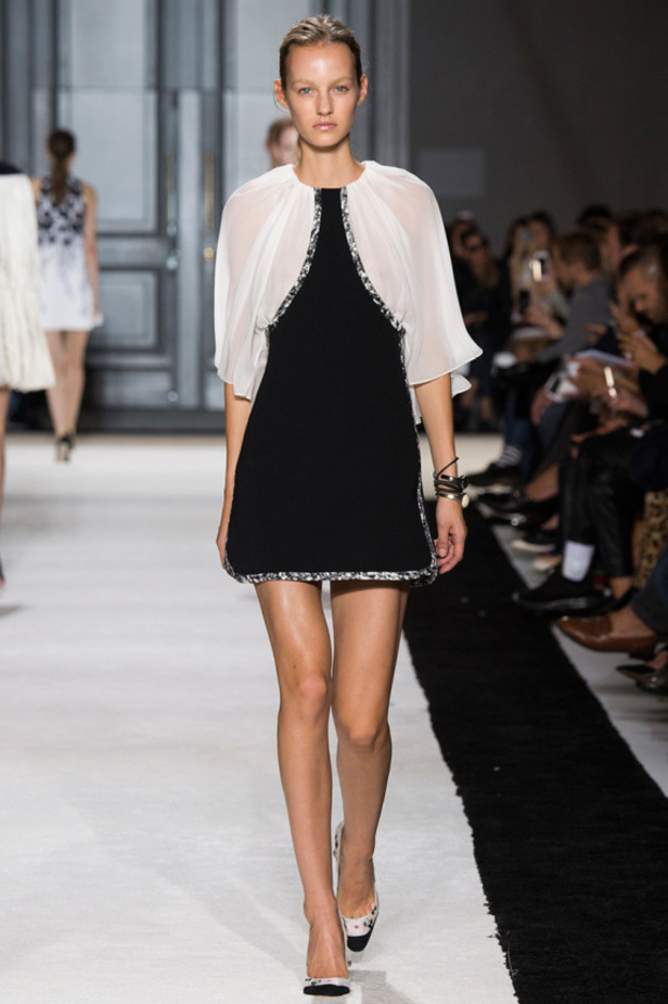 ريش وأزهار في عالم Giambatistta Valli