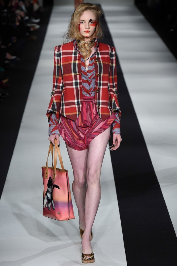 Vivienne Westwood Red Label....عرض مبهر ومفارق