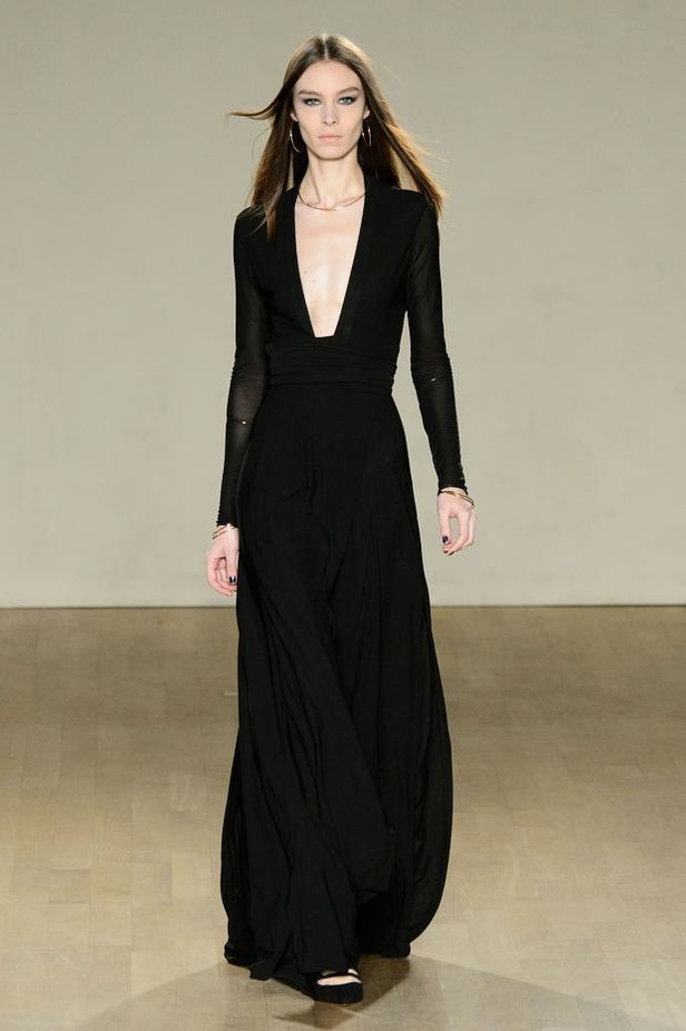 مجموعة Issa تتناغم بين الشراريب والأشكال الهندسية