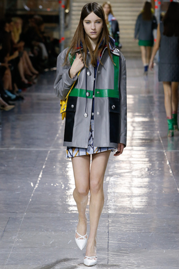 خريف Miu Miu... جمال بألوان السماء السبعة