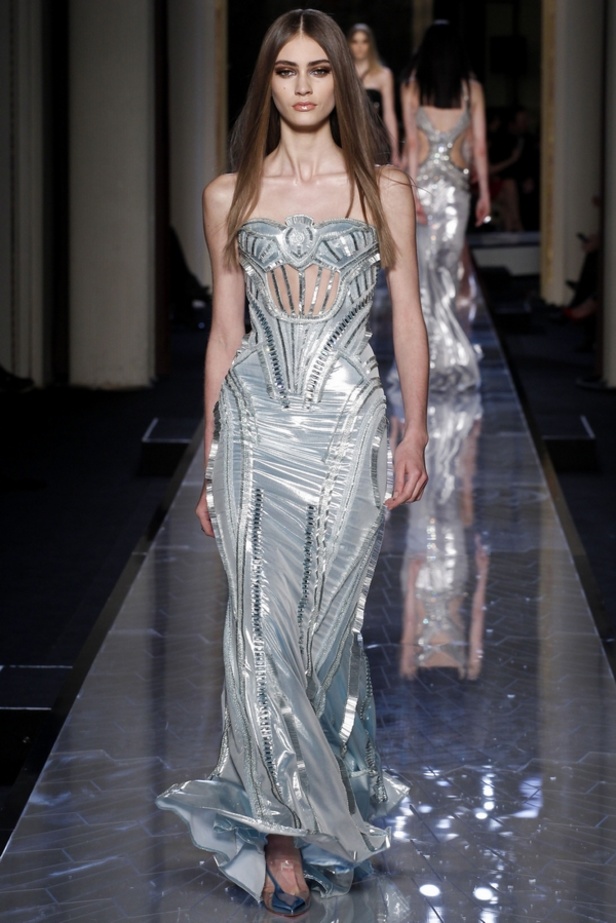 Atelier Versace الآلهة العصرية