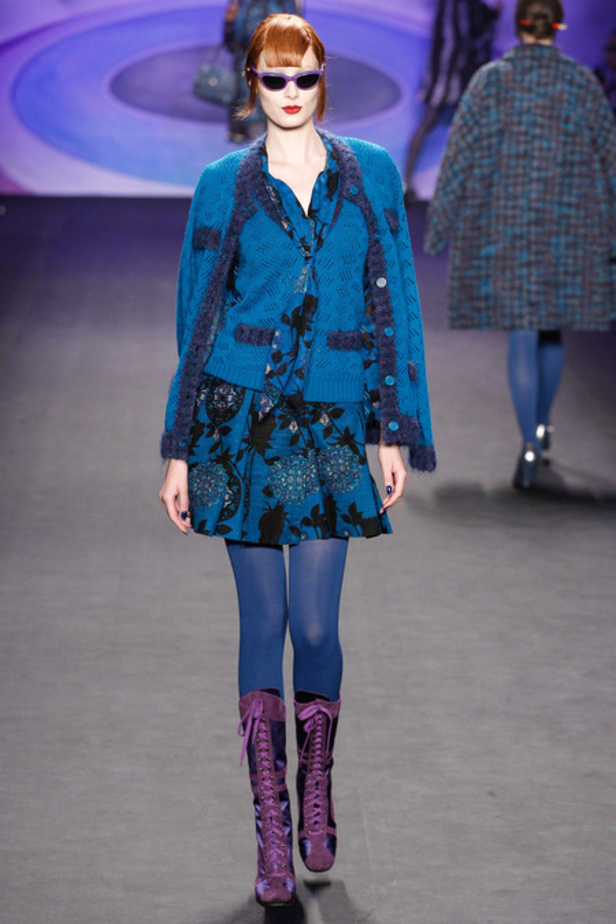 Anna Sui تجمع بين الأناقة والجرأة