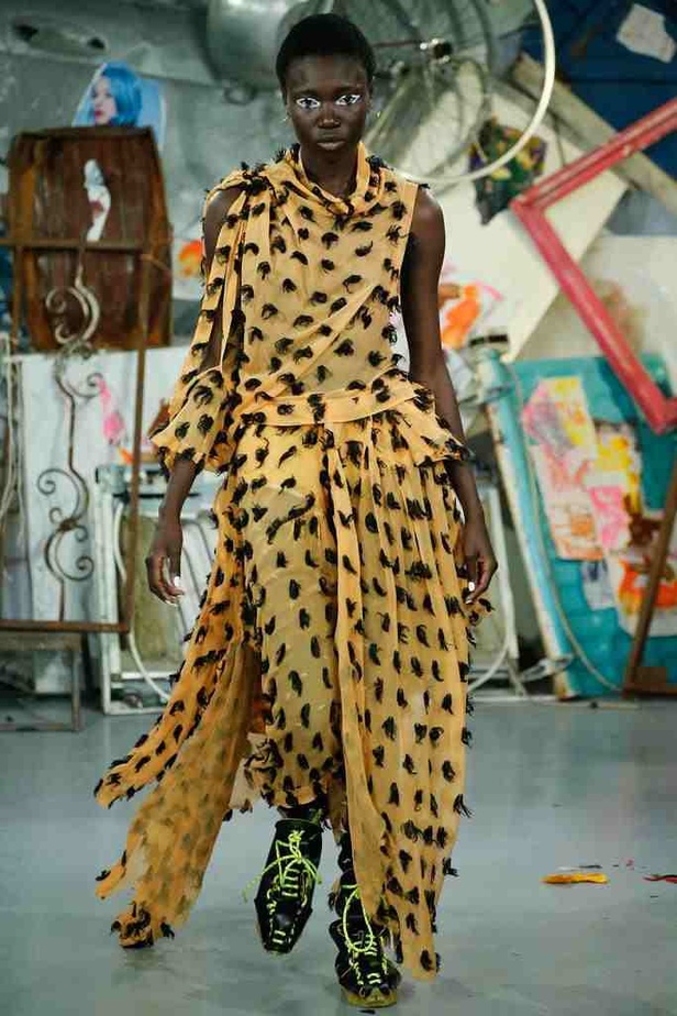 أرفضى كل القيود مع ربيع MEADHAM KIRCHHOFF