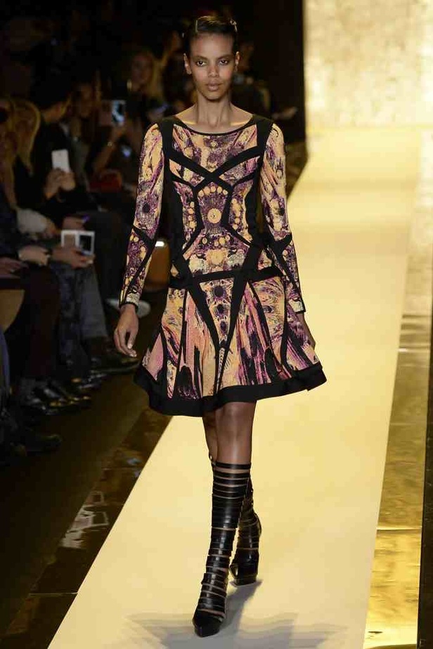 مغامرة مأمونة العواقب مع خريف Herve Leger 