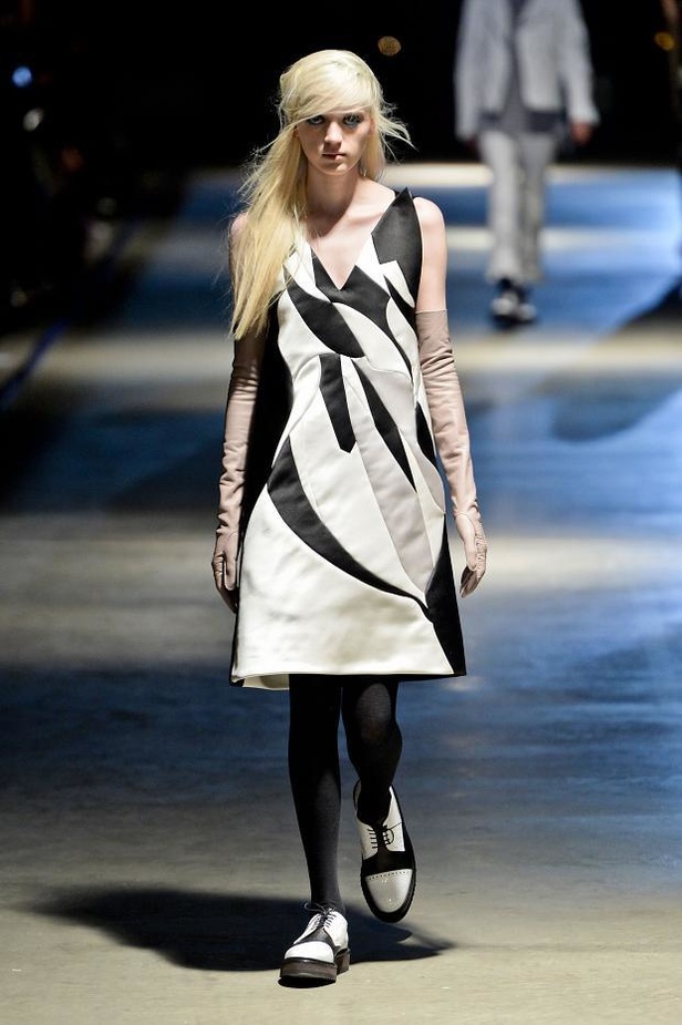 أزياء Giles... تفاصيل صغيرة تصنع الدهشة