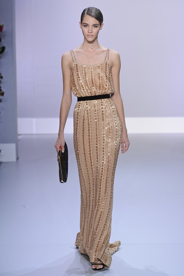 Ralph & Russo مجموعة حالمة تعيدنا الى العصر الذهبي