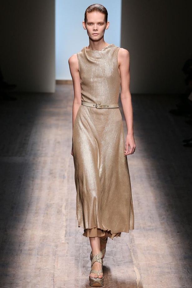 أناقة الربيع كلاسيكية مع SALVATORE FERRAGAMO