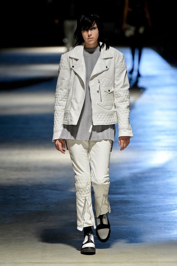 أزياء Giles... تفاصيل صغيرة تصنع الدهشة