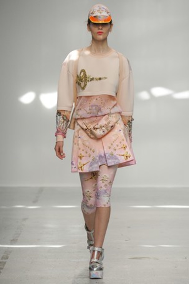 ورود ونقوش ملكية تحاكي مجموعة MANISH ARORA