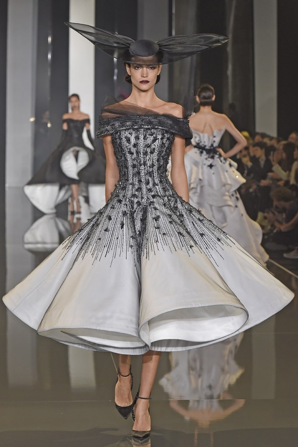 Ralph & Russo مجموعة تحبس الأنفاس!