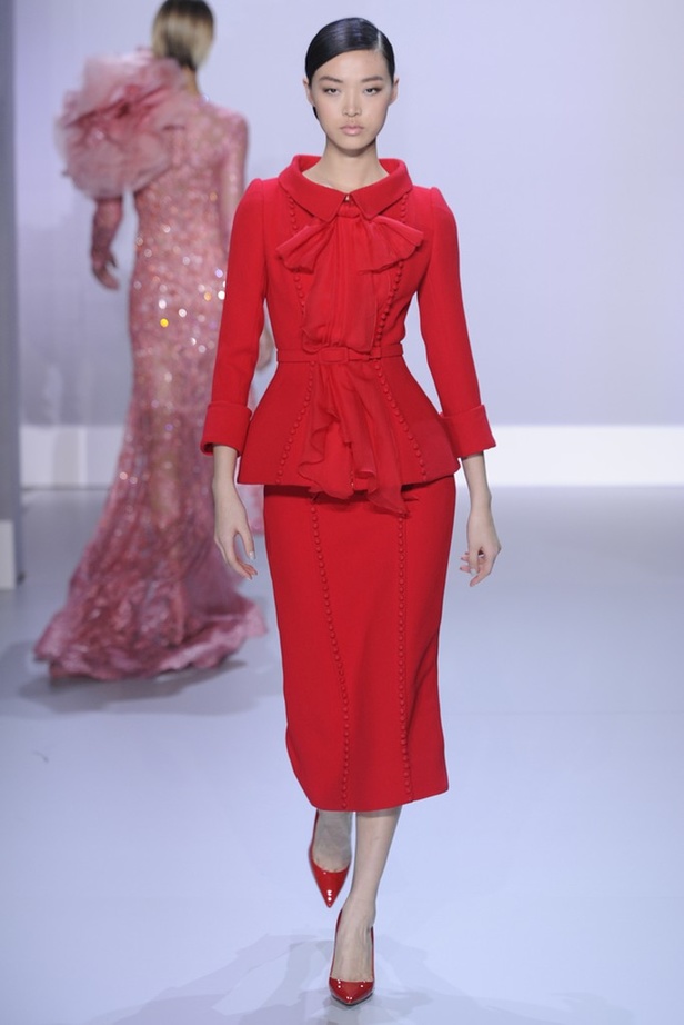 Ralph & Russo مجموعة حالمة تعيدنا الى العصر الذهبي