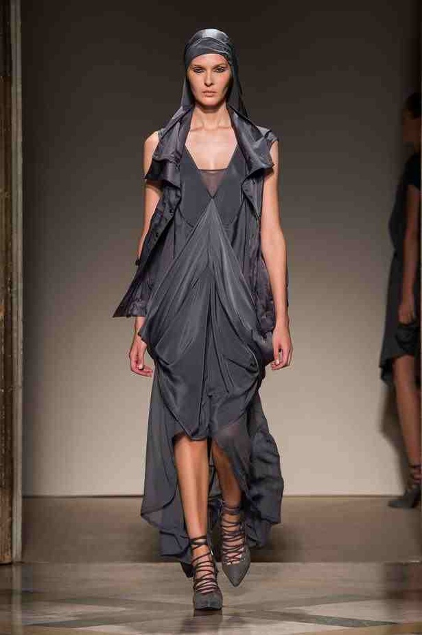 السفر تحت سحابة ربيع NICHOLAS K