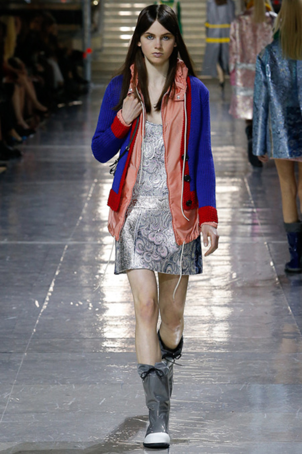 خريف Miu Miu... جمال بألوان السماء السبعة