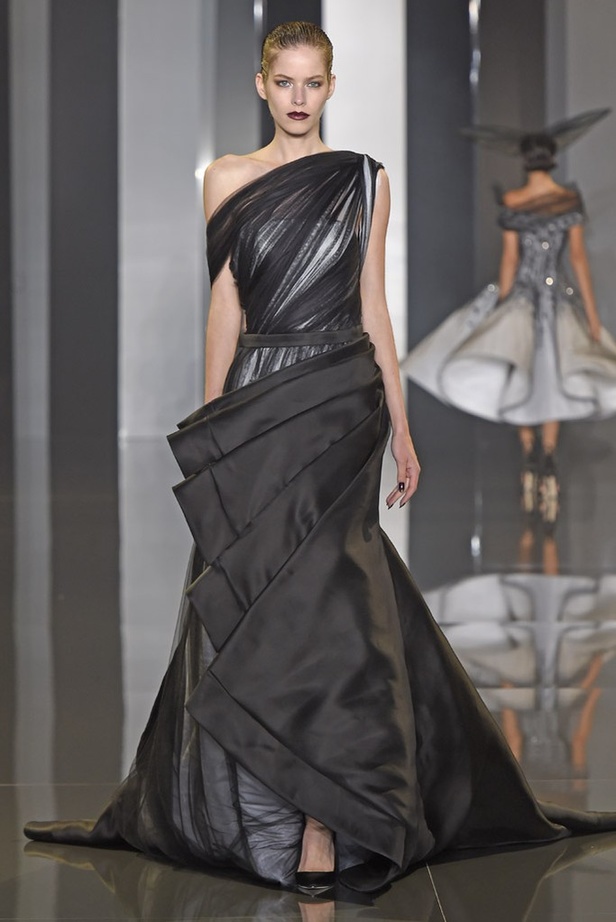 Ralph & Russo مجموعة تحبس الأنفاس!