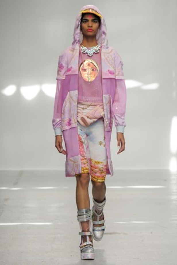 ورود ونقوش ملكية تحاكي مجموعة MANISH ARORA