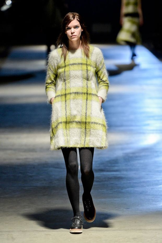 أزياء Giles... تفاصيل صغيرة تصنع الدهشة