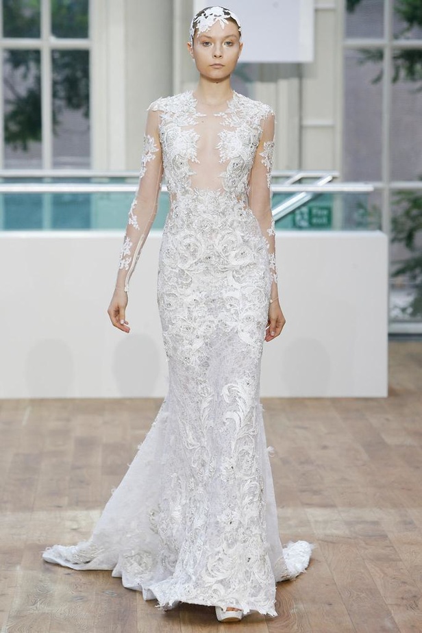 القصات المستقيمة تحمل توقيع جوليان ماكدونالد