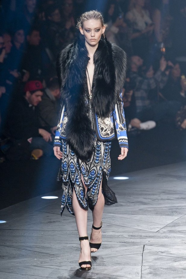 Roberto Cavalli... أناقة بسحر الغابات الاستوائية