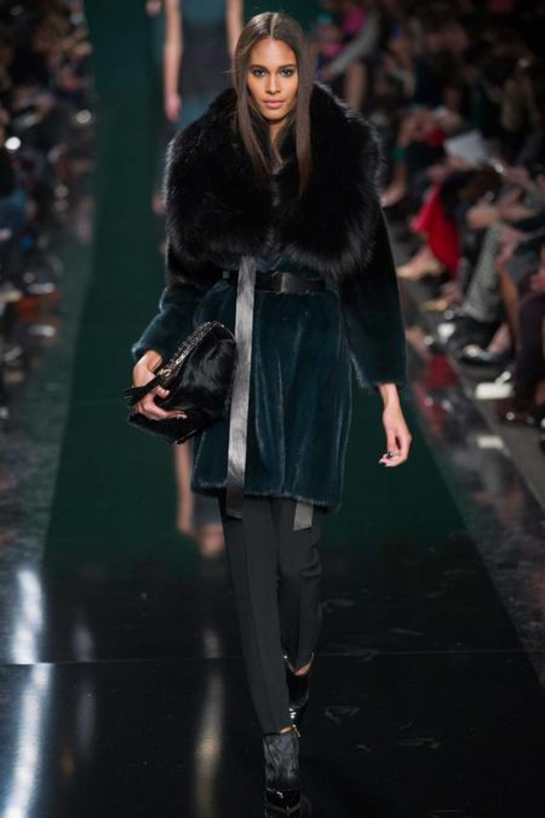 Elie Saab... الوصفة السحرية لأناقة السهرات