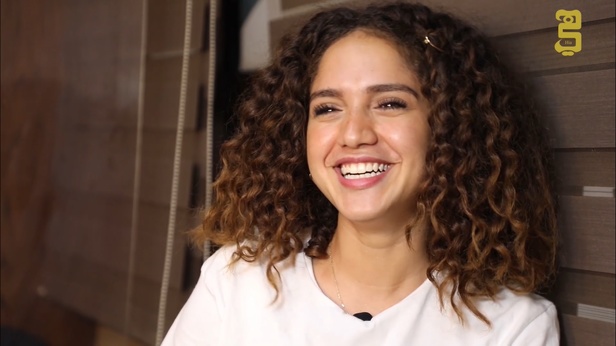 Roland Mouret: تصاميم جذابة لسهراتك الطويلة..