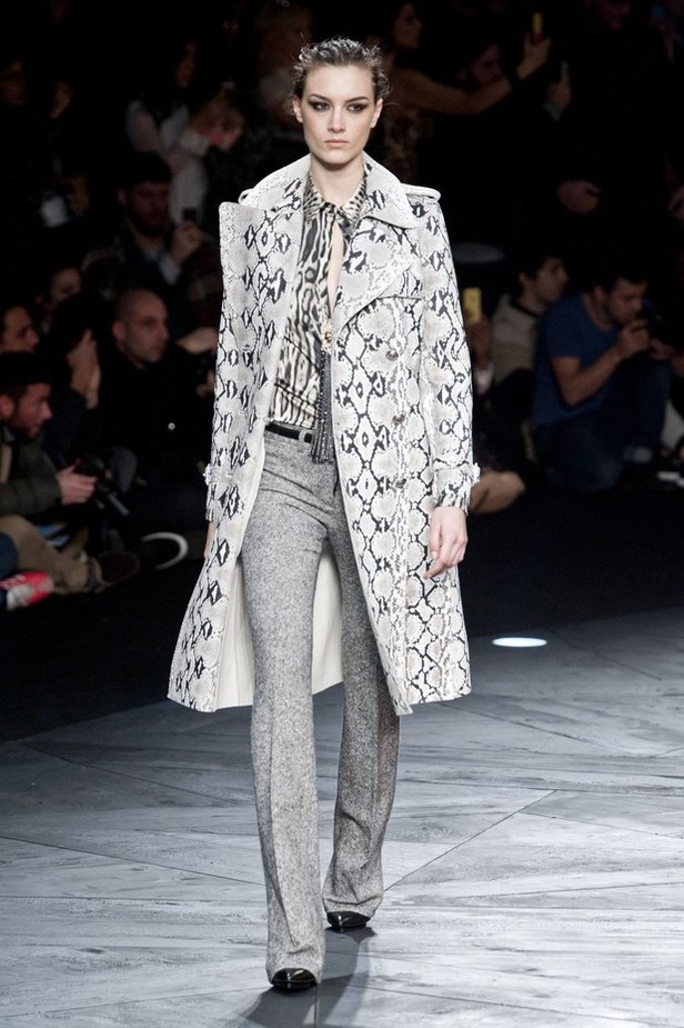 Roberto Cavalli... أناقة بسحر الغابات الاستوائية