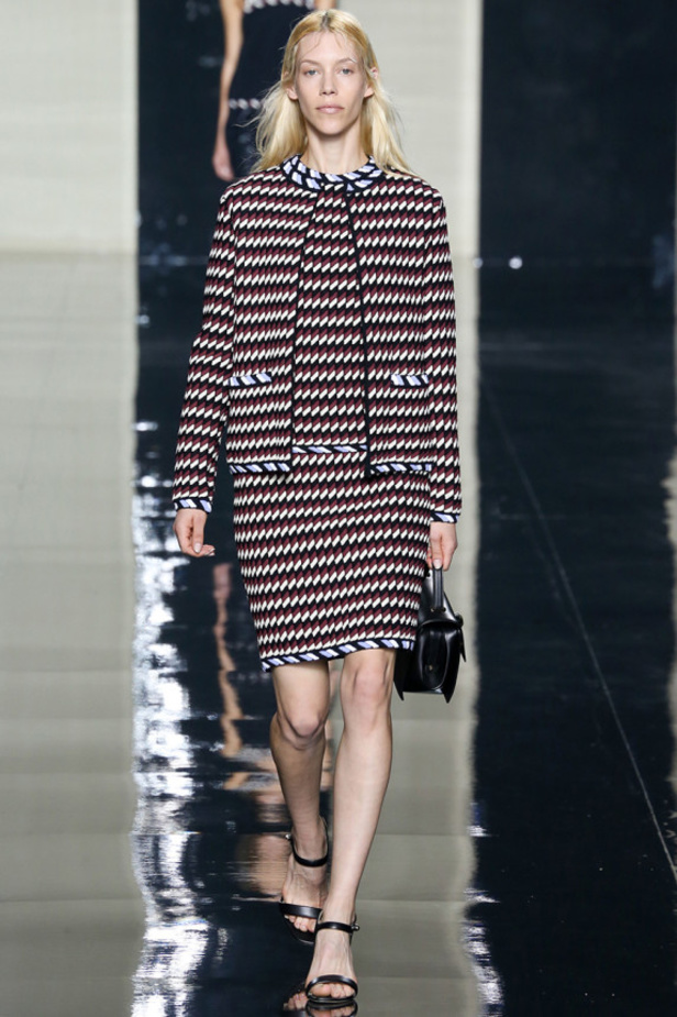 "كريستوفر كان" يبتعد عن الألوان القوية والنيون