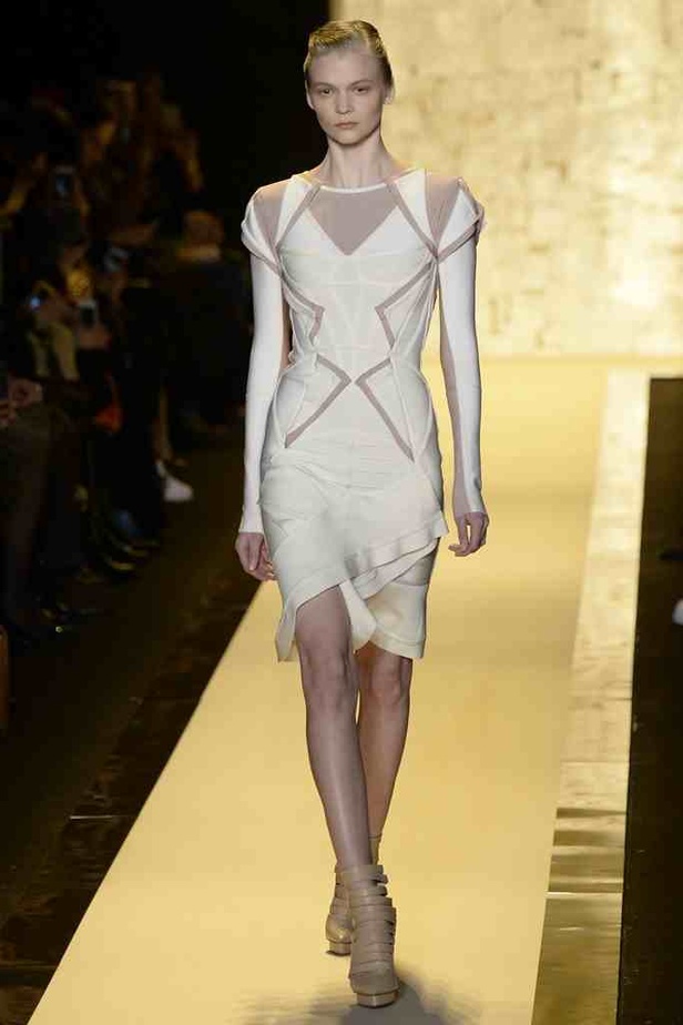 مغامرة مأمونة العواقب مع خريف Herve Leger 