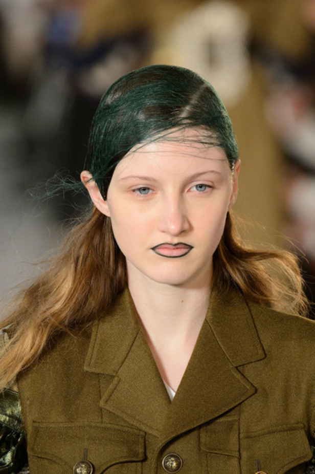 مجموعة فوضويّة وعشوائية لـMaison Margiela في عرض ربيع وصيف 2016