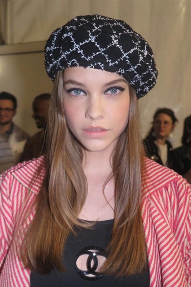 كارل لاغرفلد ينقلنا إلى علم البحارة في مجموعة شانيل كروز 2019