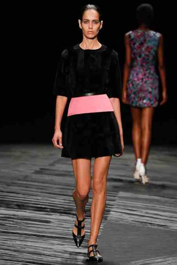 الفصول الأربعة تجتمع تحت سحابة J. MENDEL